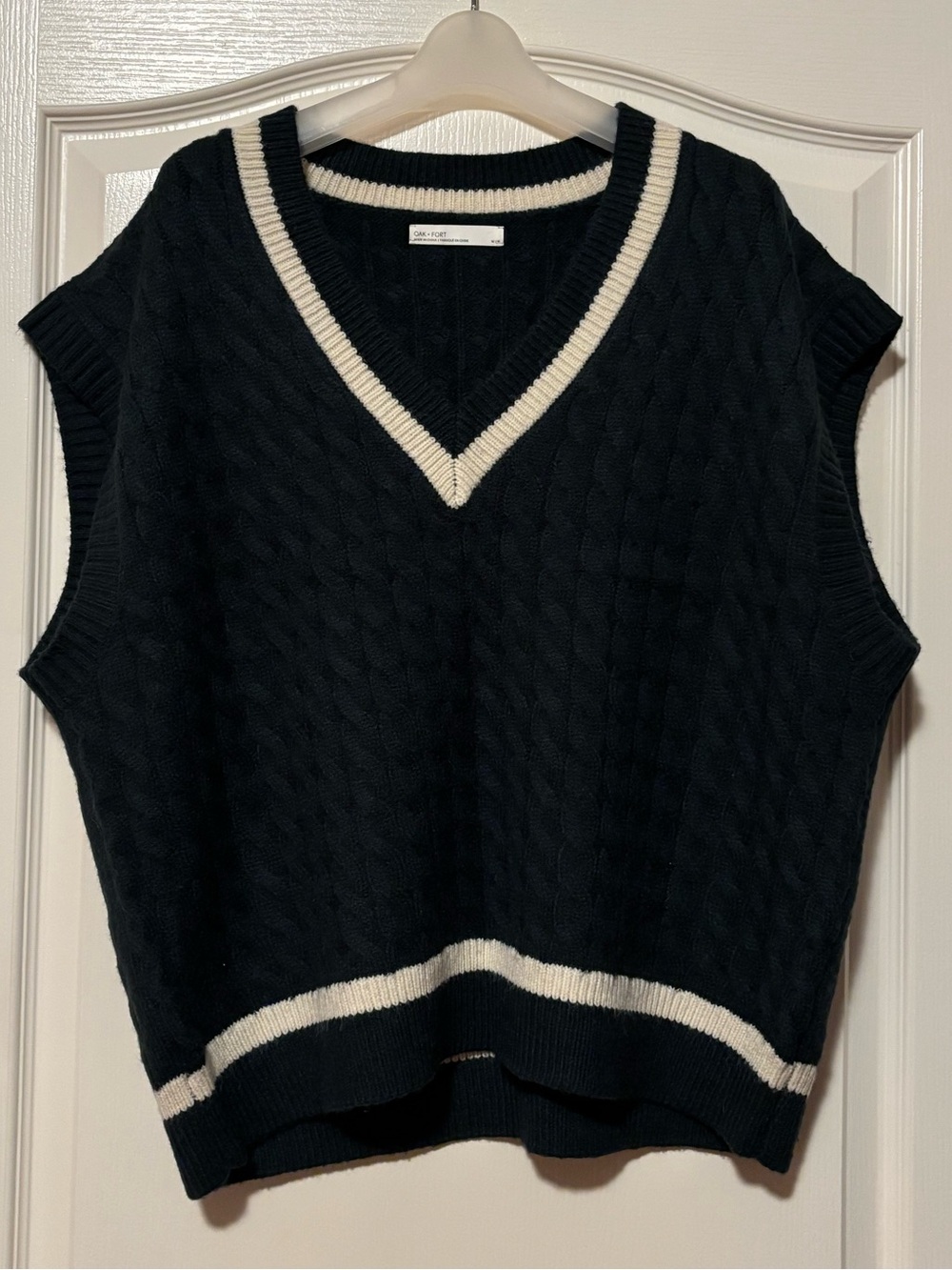 ❌SOLD —DO NOT BUY❌ Oak + Fort Dark Green Cable Knit V-Neck Sweater Vest